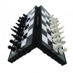 Mini sakkjáték mágneses felületen, műanyag darabokkal, 13 x 13 cm