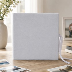 Premium Velvet fotoalbum 500 db 10x15 cm-es fotohoz, szurke barsony boritassal, fekete lapokkal, szatenszalagos zarassal