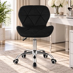 Skandináv stílusú irodai szék, magasság 72-84 cm, gumírozott kerekek, krómozott acél lábazat, velúr, fekete színben.