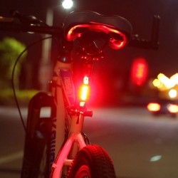 Lampa pentru bicicleta, 5 LED-uri, 4 moduri iluminare, incarcare USB, prindere ghidon
