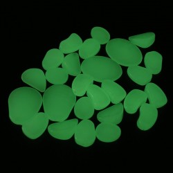 Pietricele fosforescente albe care lumineaza verde, dimensiuni diferite