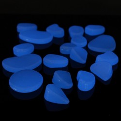 Pietricele decorative fosforescente albe care lumineaza albastru,  acril, efect glow